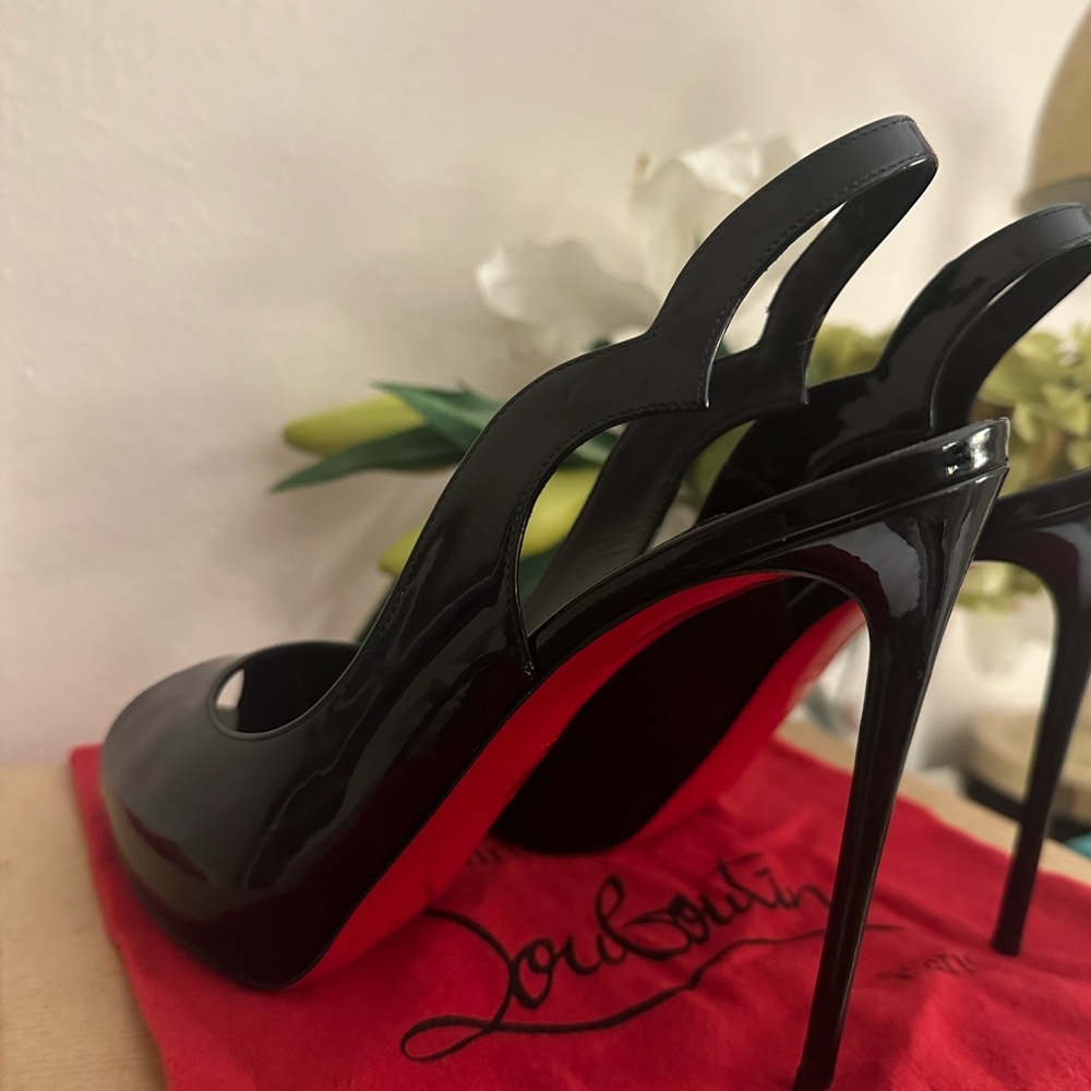 Christian Louboutin - Picture 9 of 10